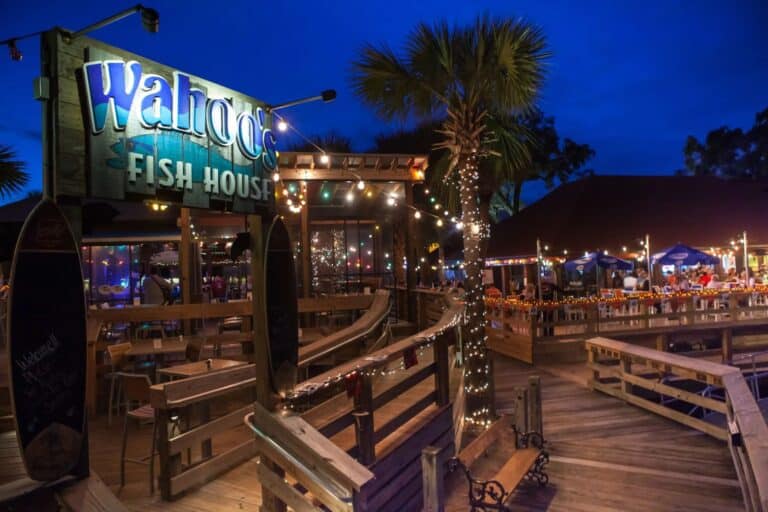 wahoos fish house img 1 768x512