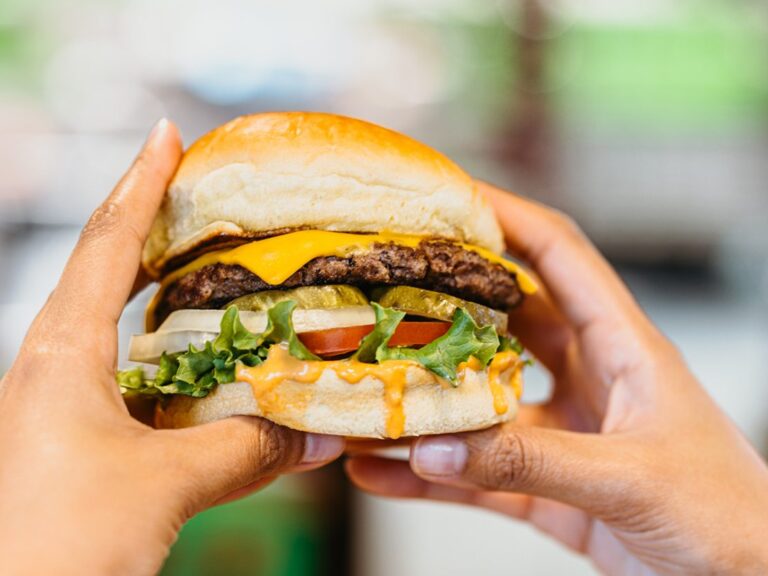 wahlburgers 1 768x576