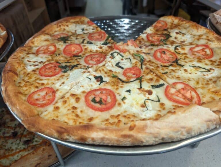 georgios famous pizza 1 768x579
