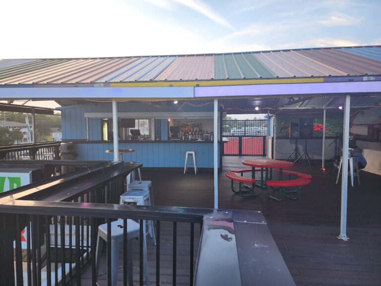 pirates cove bar and grill 1 768x576