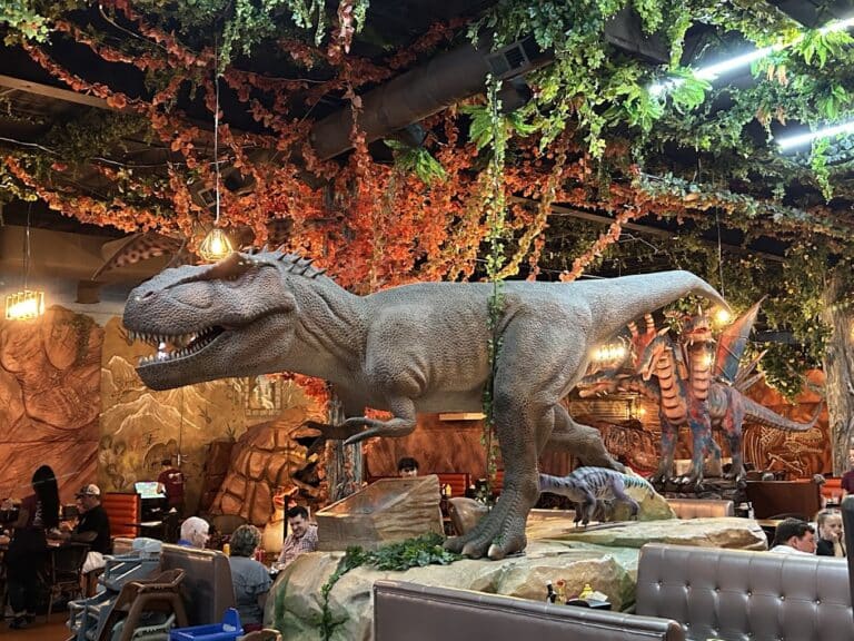 dinoland cafe 1 768x576