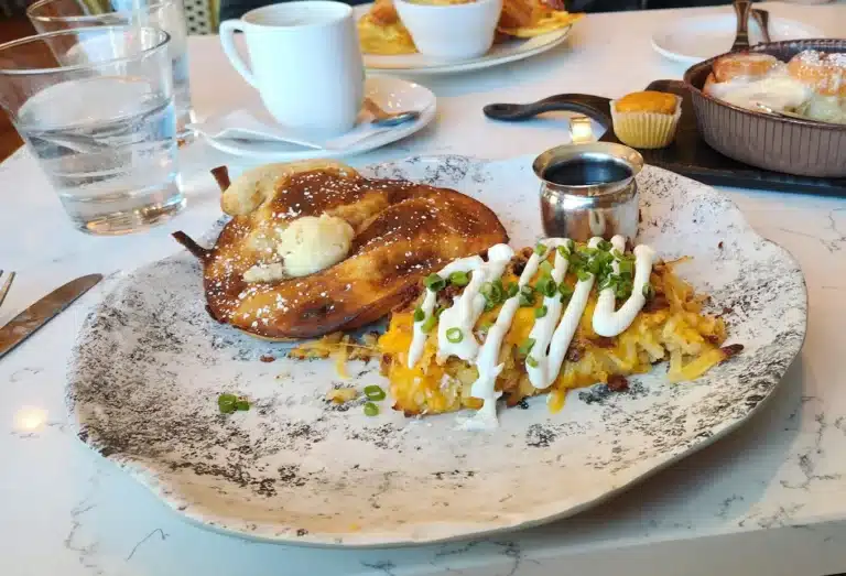 Croissants Bistro Bakery 1 768x523