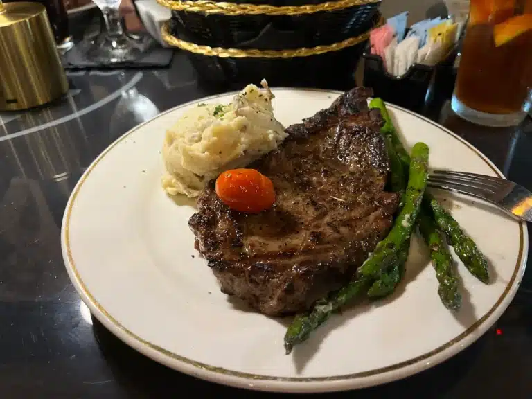 42nd Street Bar and Grill 1 768x576